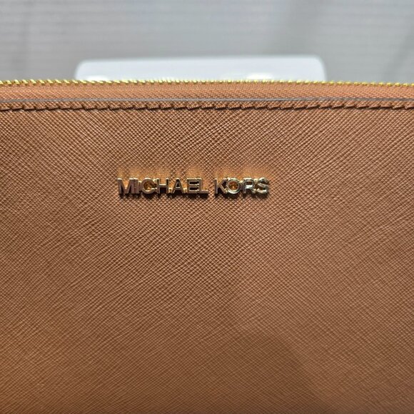 Michael Kors Vincent Medium Saffiano Leather Pouchette w/Card Case - Picture 2 of 13